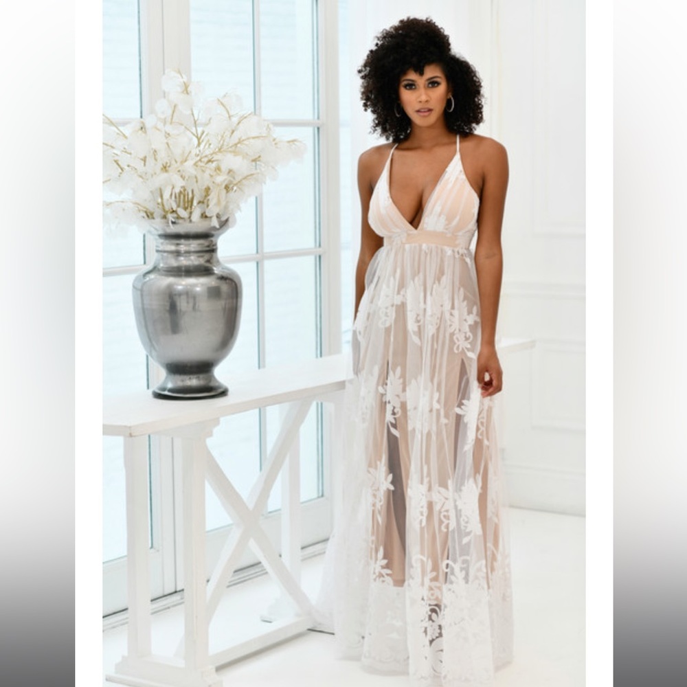 Lady black tie promenade maxi dress